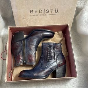 Bedstu Shrill Leather Bootie size 8.5 color Dark Scarlett Navy Multi Rustic